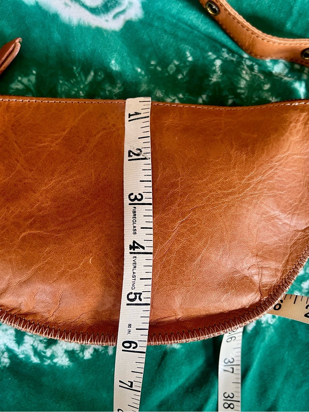 Lyons Leather Co. Vintage Honey Leather Bee Crossbody Bag - Picture 5 of 12